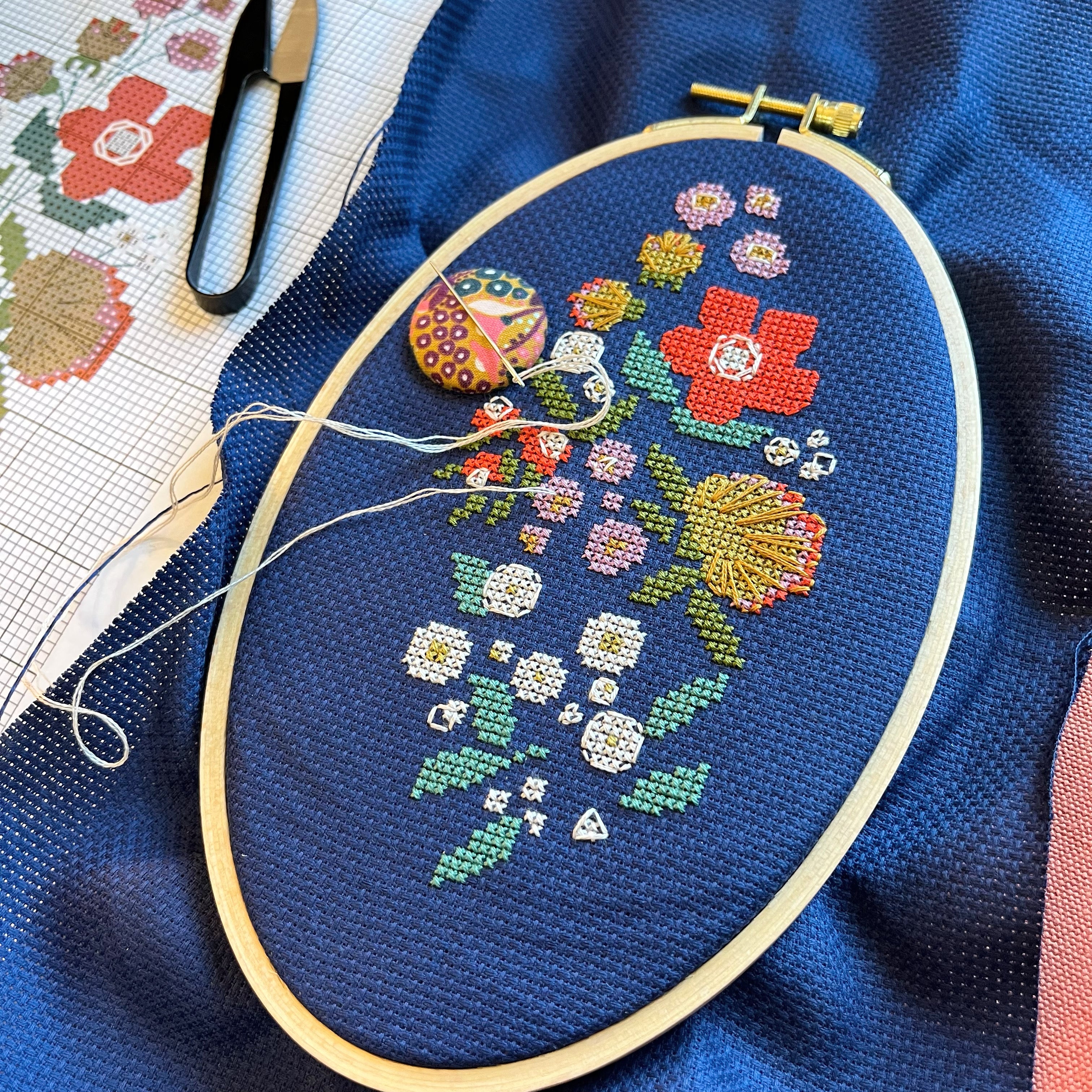 Oval shop embroidery hoop