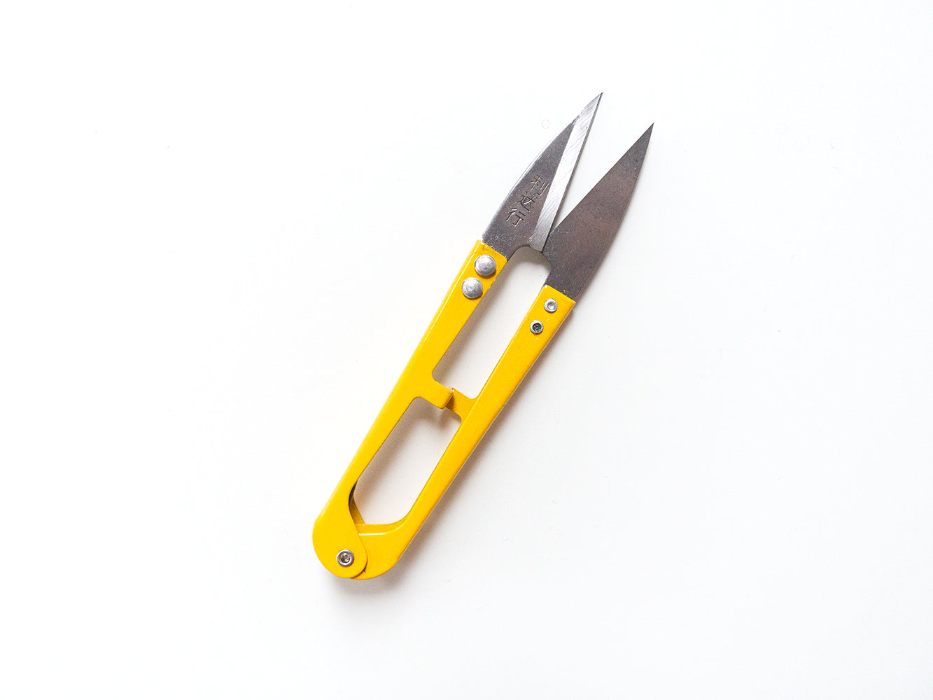 Thread Snips – Junebug and Darlin