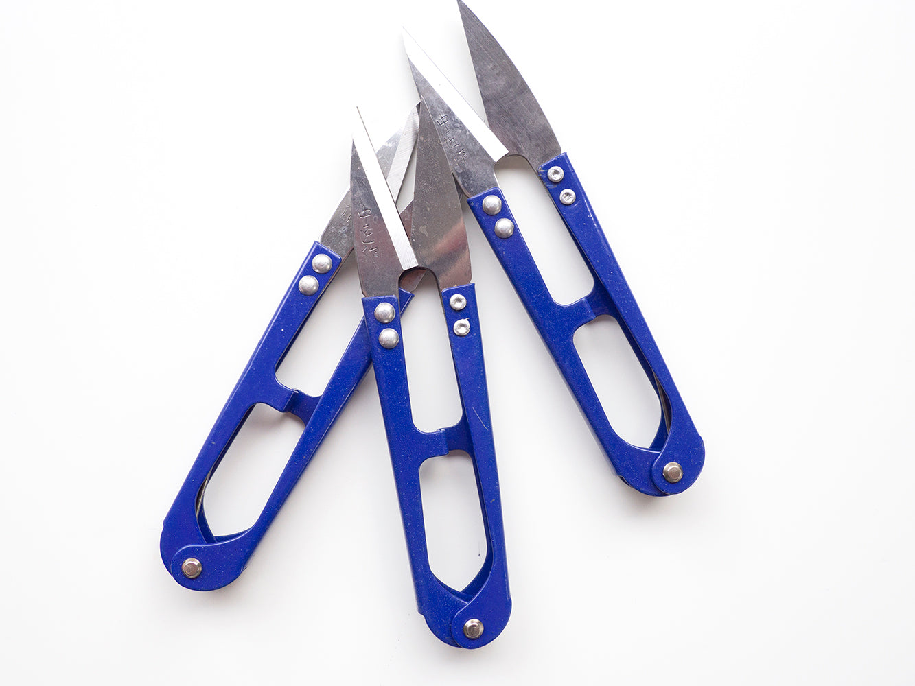 Thread Snips – Junebug and Darlin